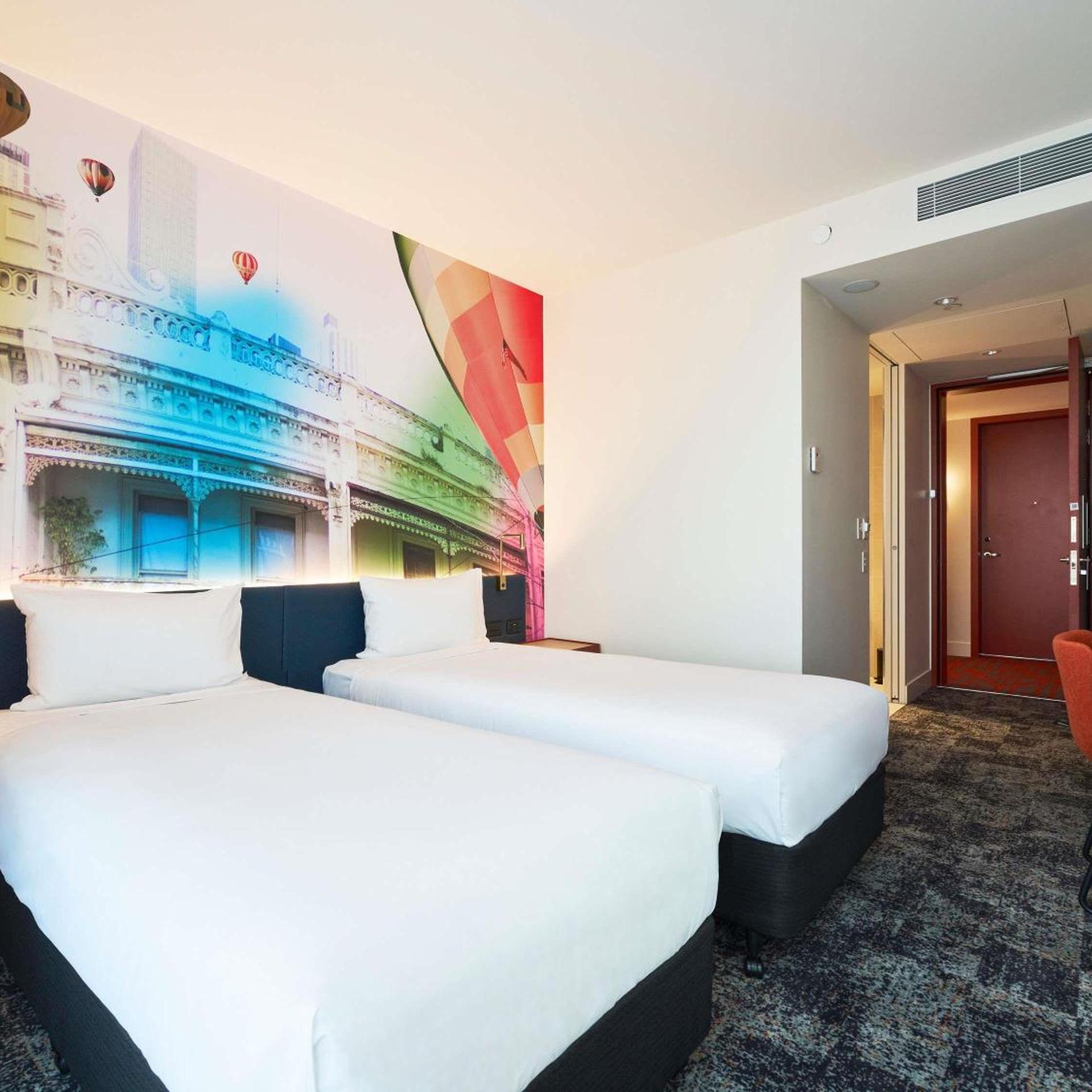 Deluxe, Single Bed, Runway View