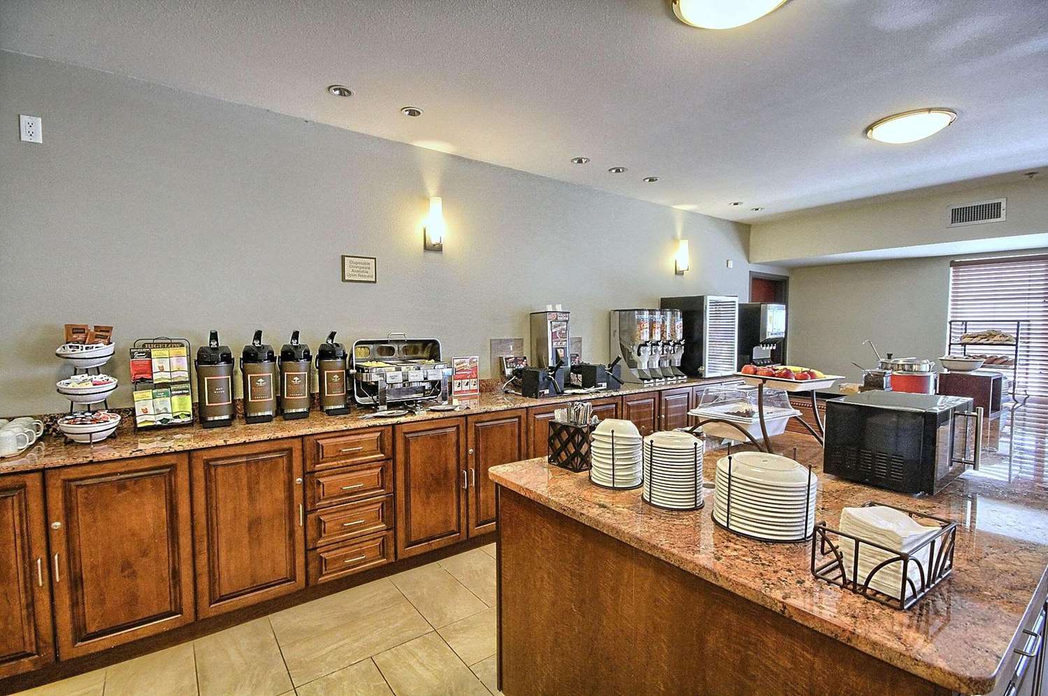 Country Inn & Suites By Radisson, Dearborn, MI 16/21