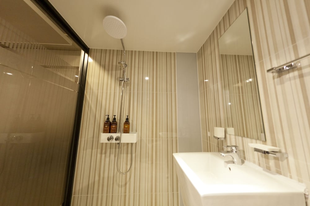 Hotel 109 18/73