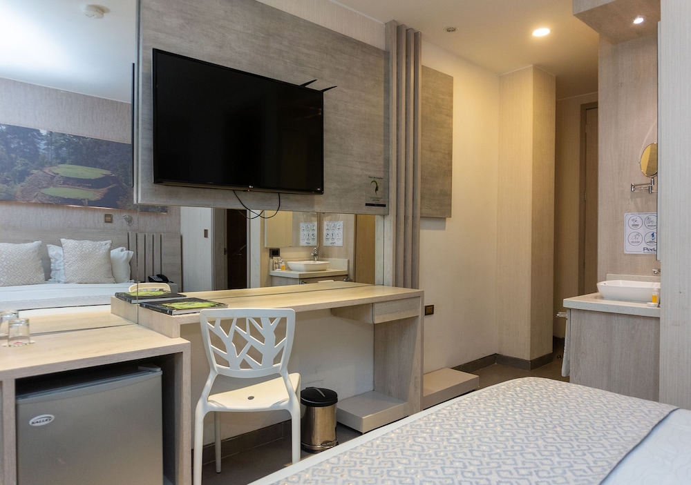 Perla Suite Hotel 54/64