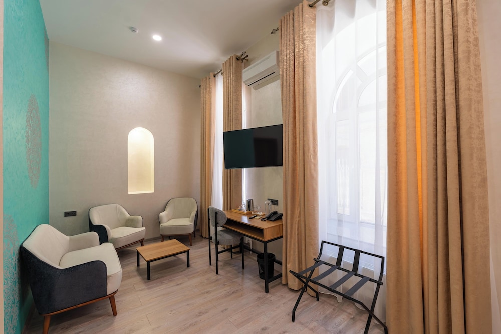 Khan Hotel Bukhara Old Town 71/81