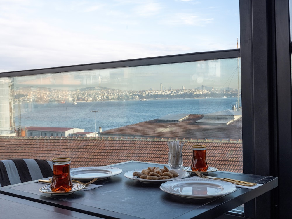 Ferman Port Hotel 44/50