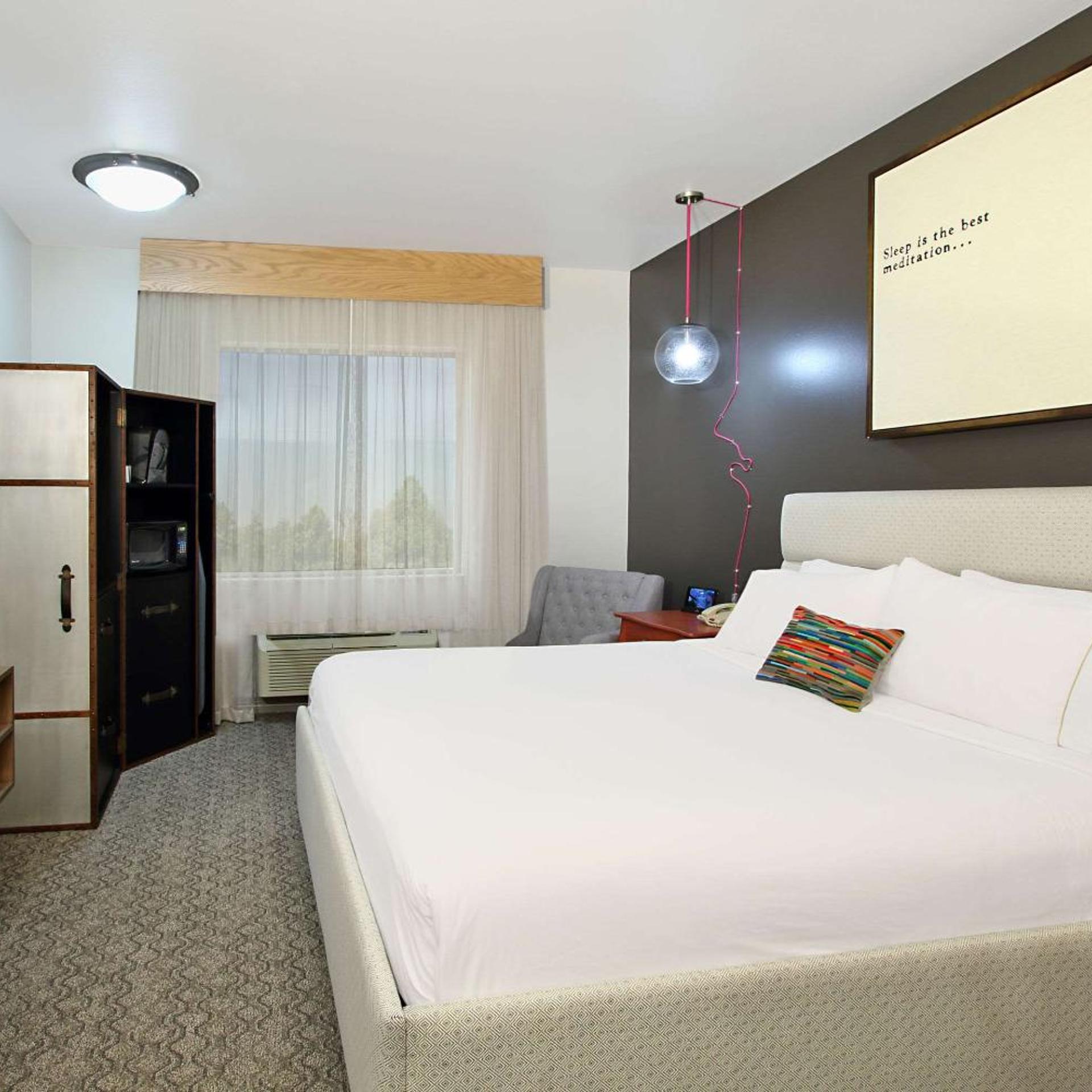 SUPERIOR, KING BED