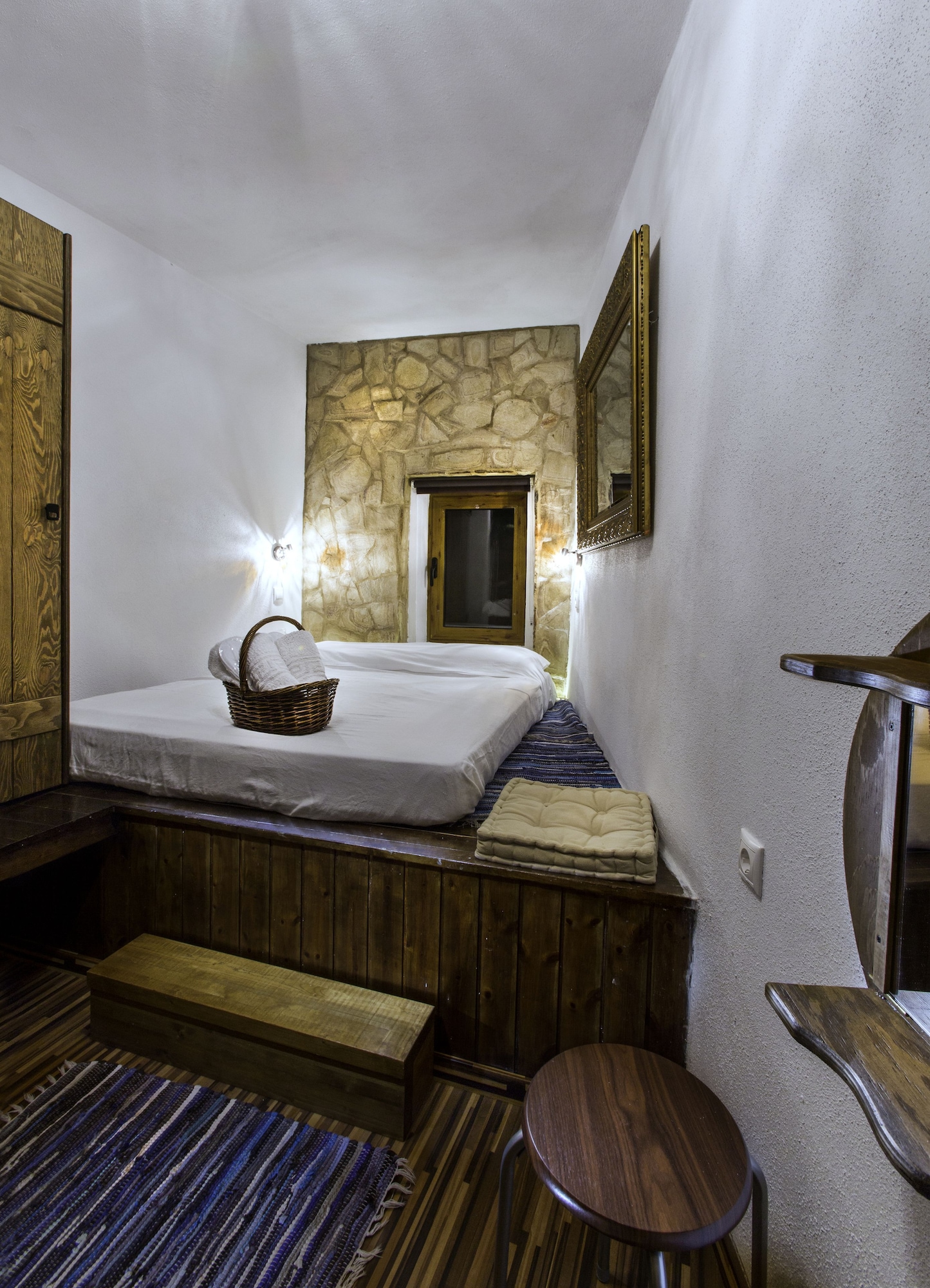 TRADITIONAL, DOUBLE BED