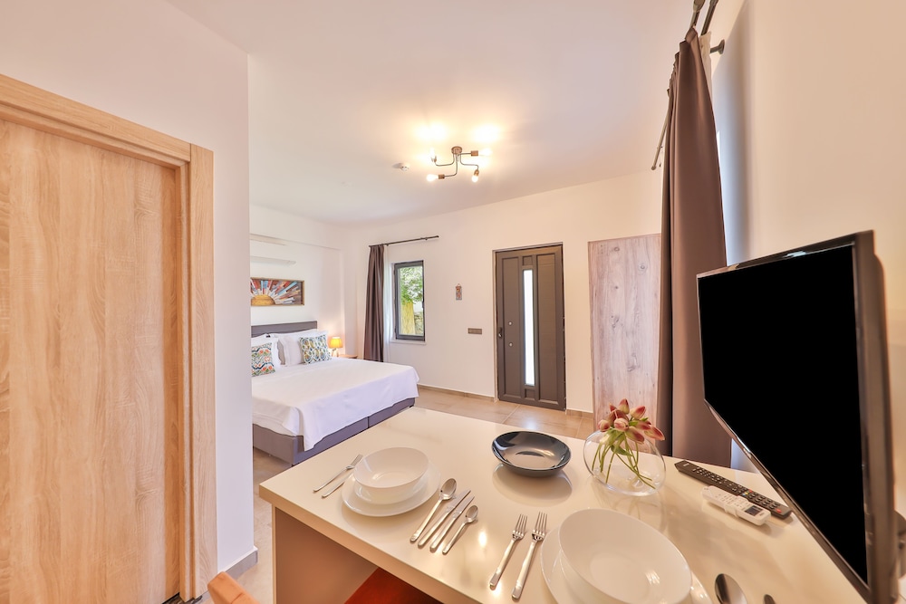 Thomas Suites 33/33
