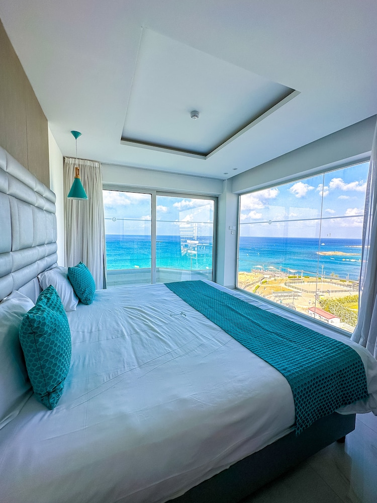Silver Sands Beach Hotel 7/50