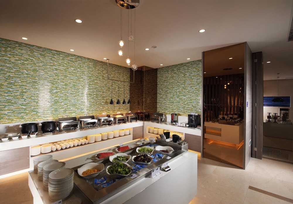 Holiday Inn Express Luoyang City Center 17/72