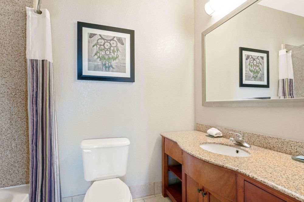 La Quinta Inn & Suites by Wyndham Ada 17/44