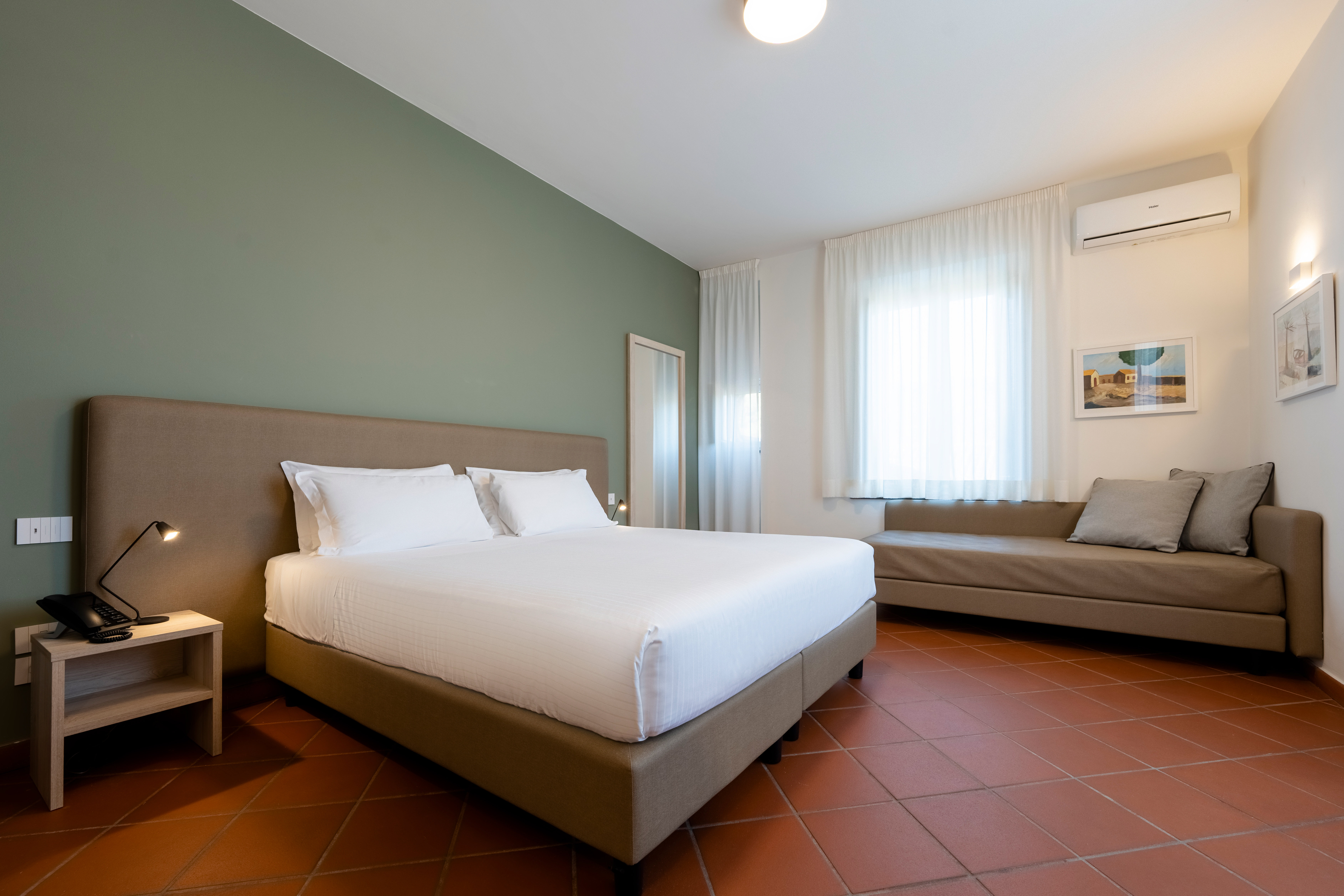Club, House, Twin Beds