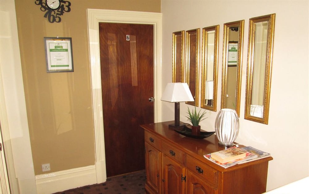 The Garnett Hotel 23/24