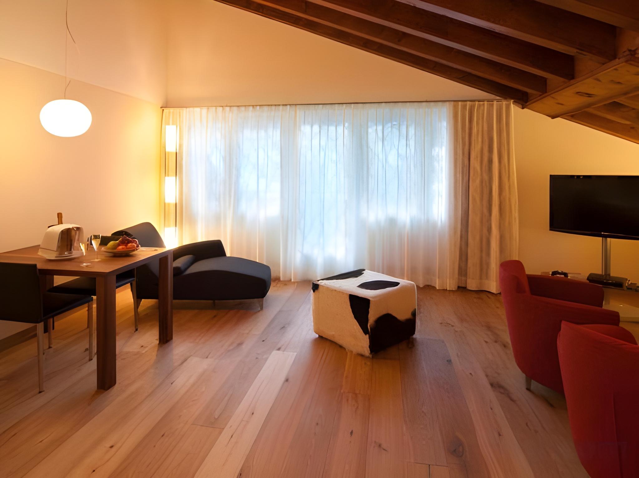 SUITE, BALCONY