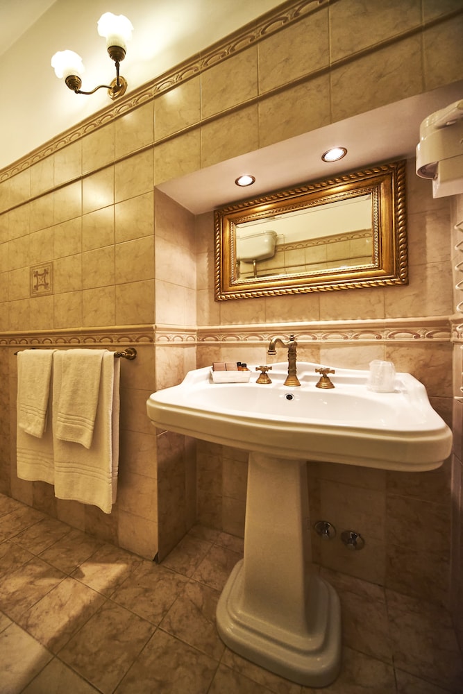 Bramble Luxury Suites 83/85