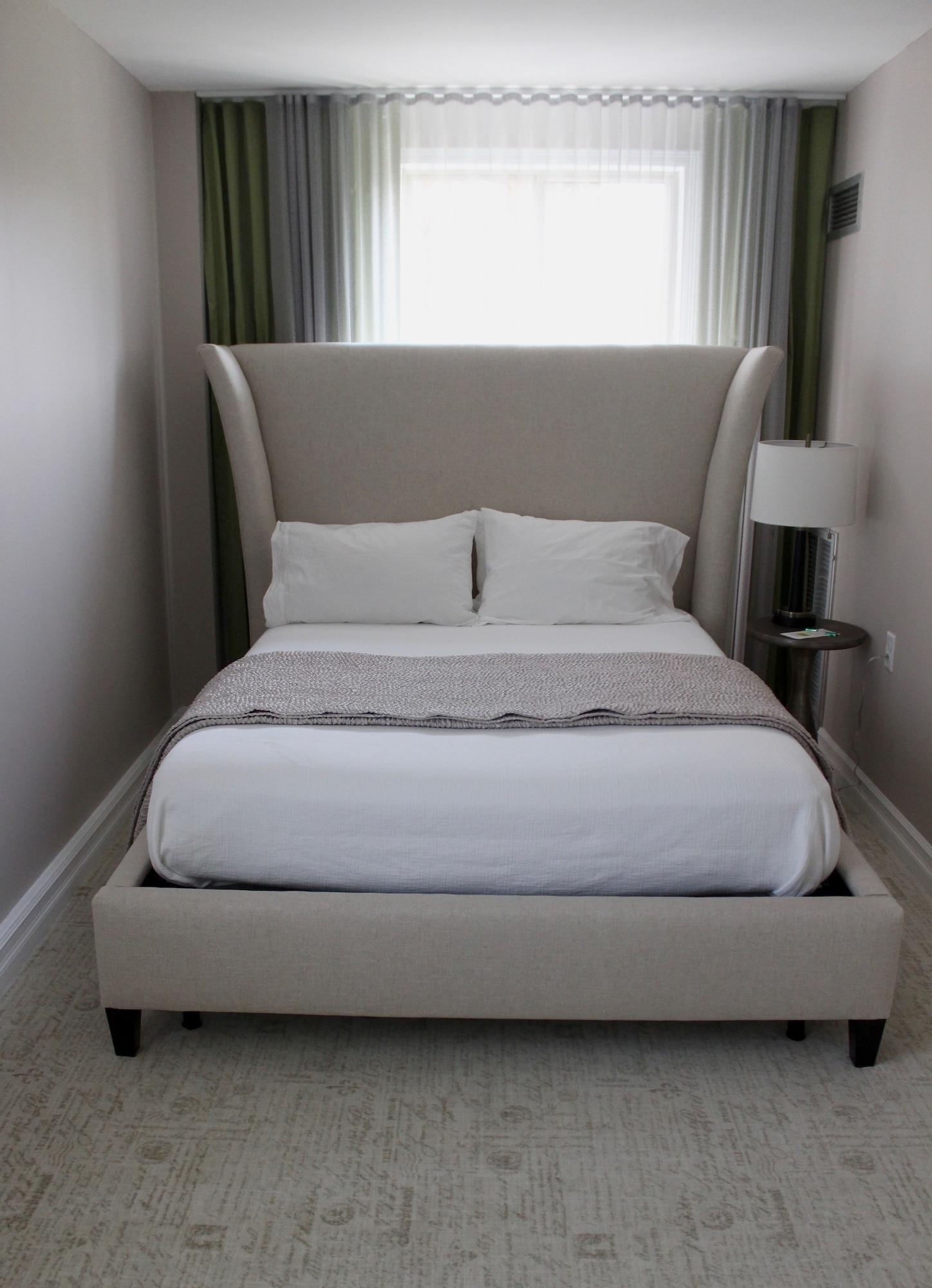 2 BEDROOMS, LUXURY, SUITE, KITCHENETTE