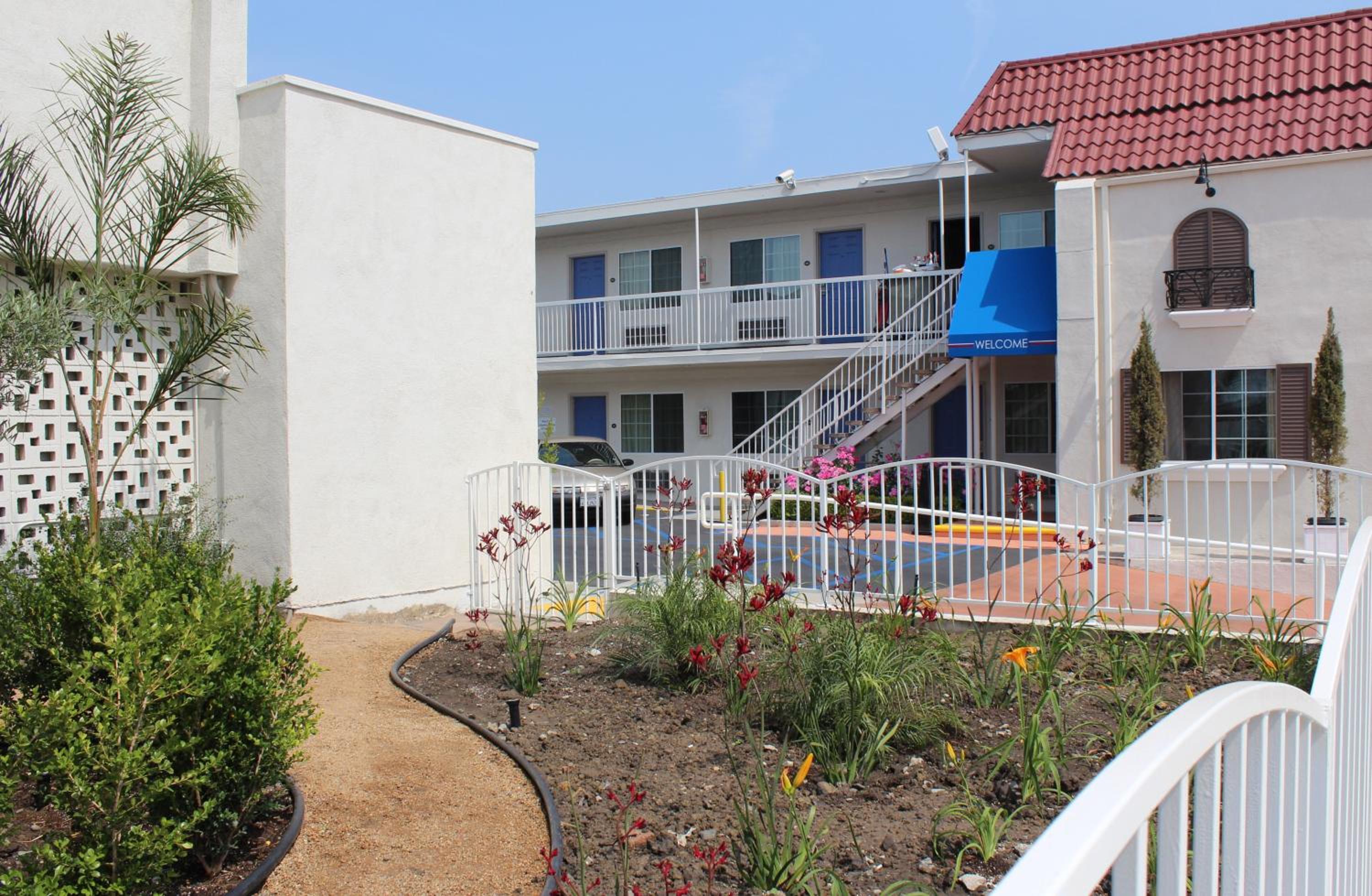 Motel6 Gardena, CA detail