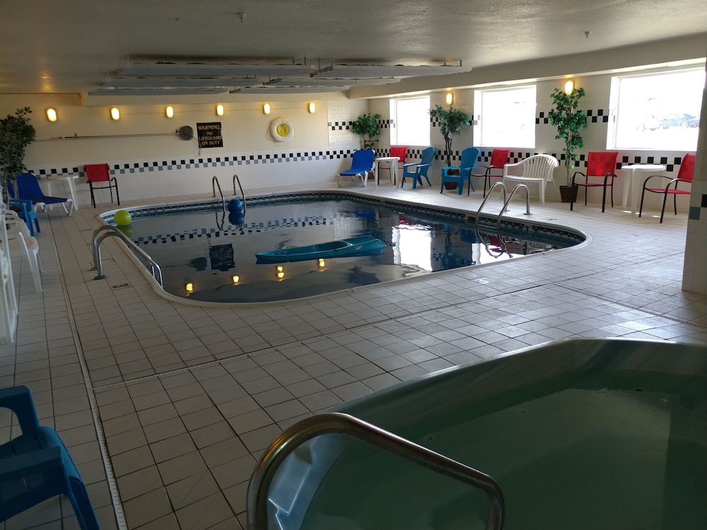Days Inn & Suites by Wyndham Fargo 19th Ave/Airport Dome 4/26