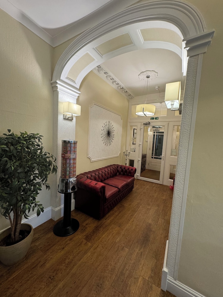 The Winchmore Hotel 24/46