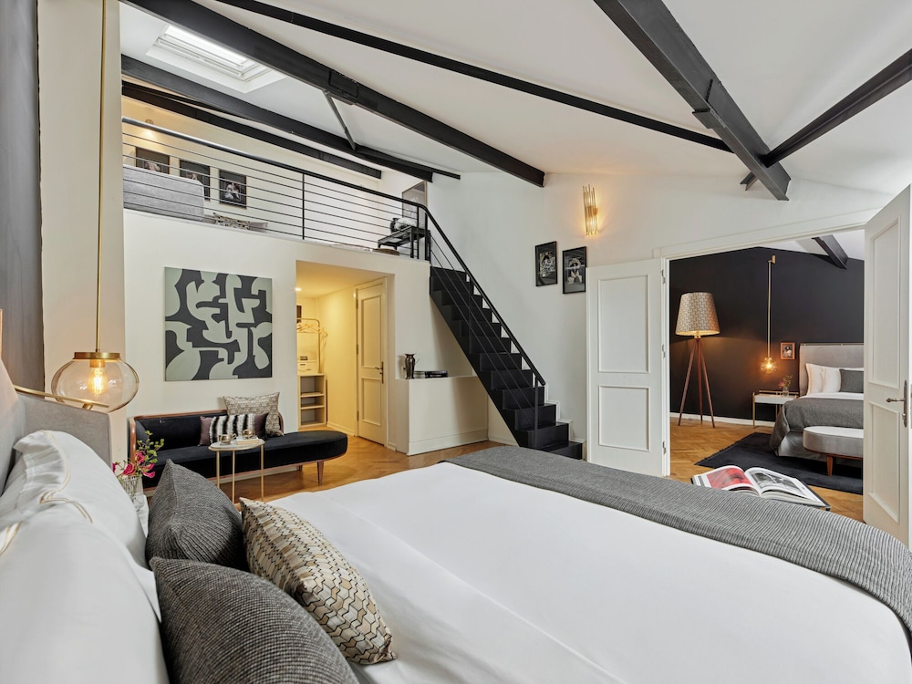 Mr. Cas Hotels 27/67