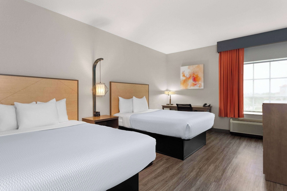 غرفة بسريرين كوين لذوي الإعاقة