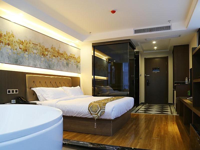 VX Wuxi Huishan District Luoshe Town Luocheng Avenue Hotel 6/17