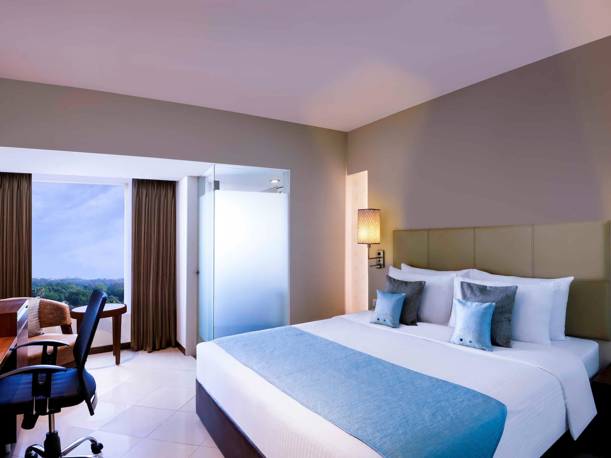 DELUXE, DOUBLE BED