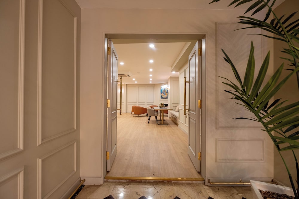 Berr Hotel 7/50