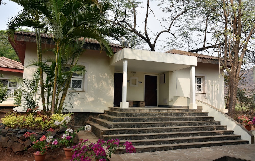 Modis Resort 3/46