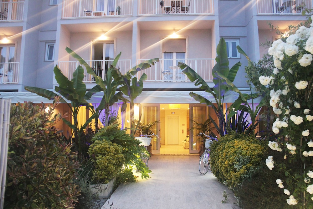 Hotel Bijou 1/58
