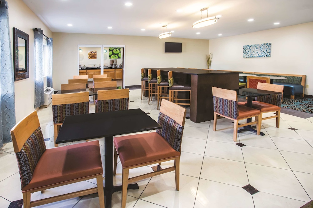 La Quinta Inn & Suites by Wyndham Evansville 29/43