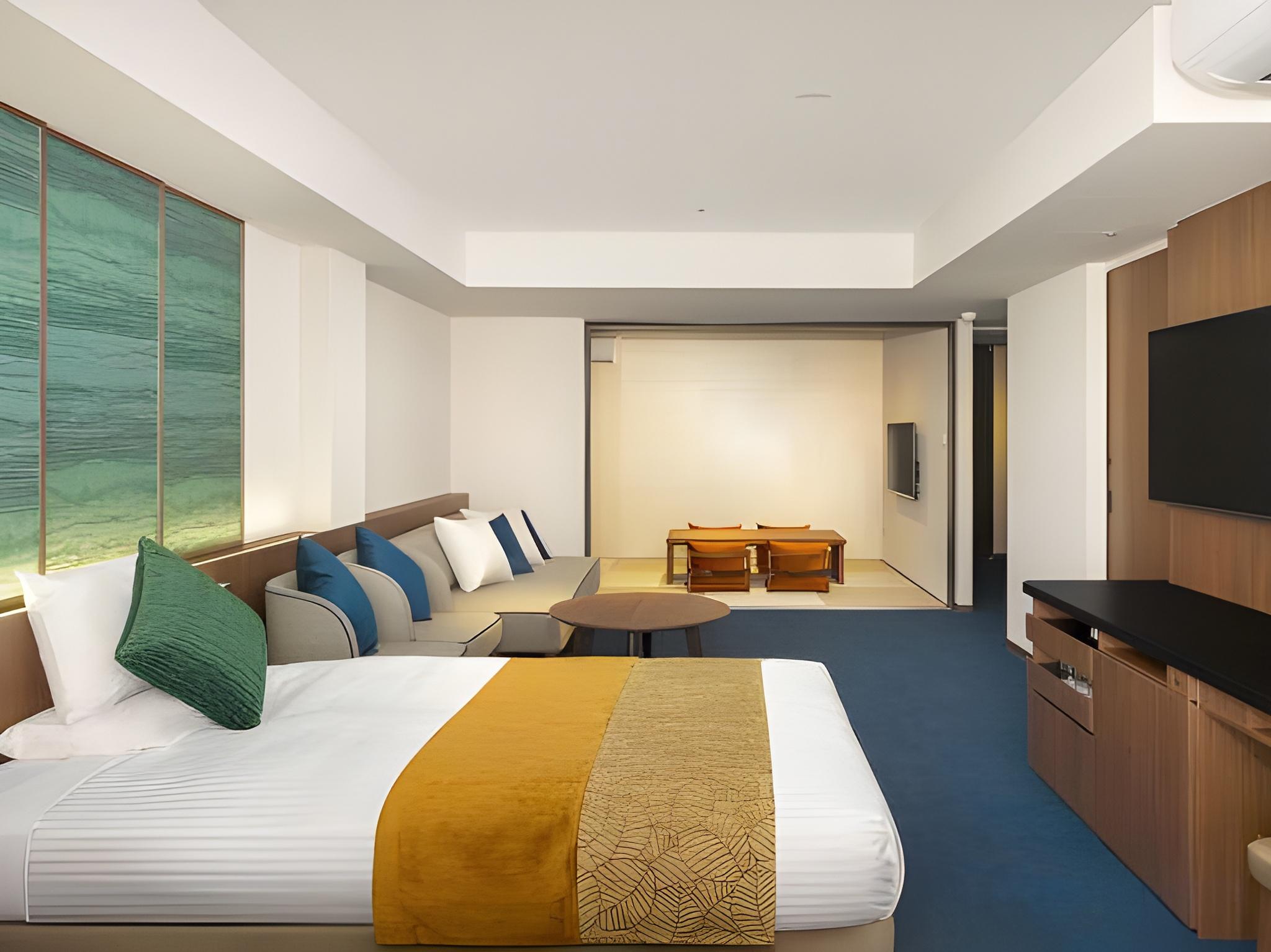 Suite, River Front, Terrace