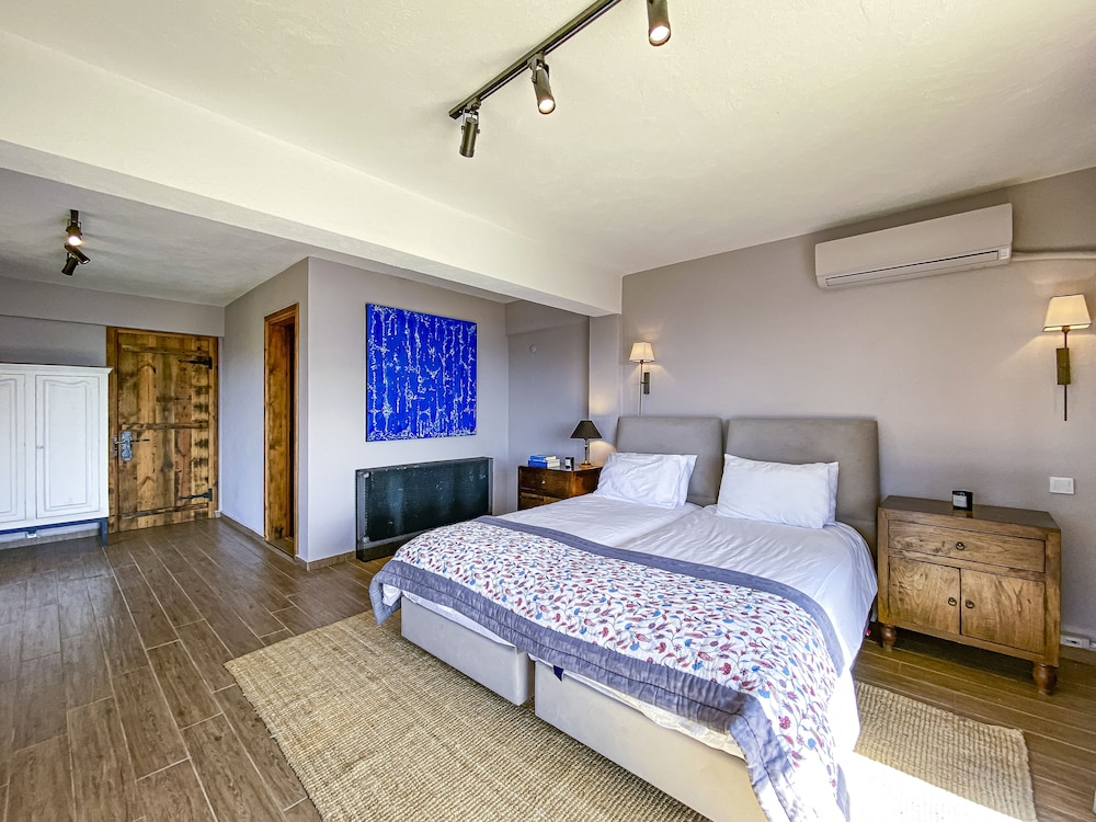 Simurg Inn 8/50