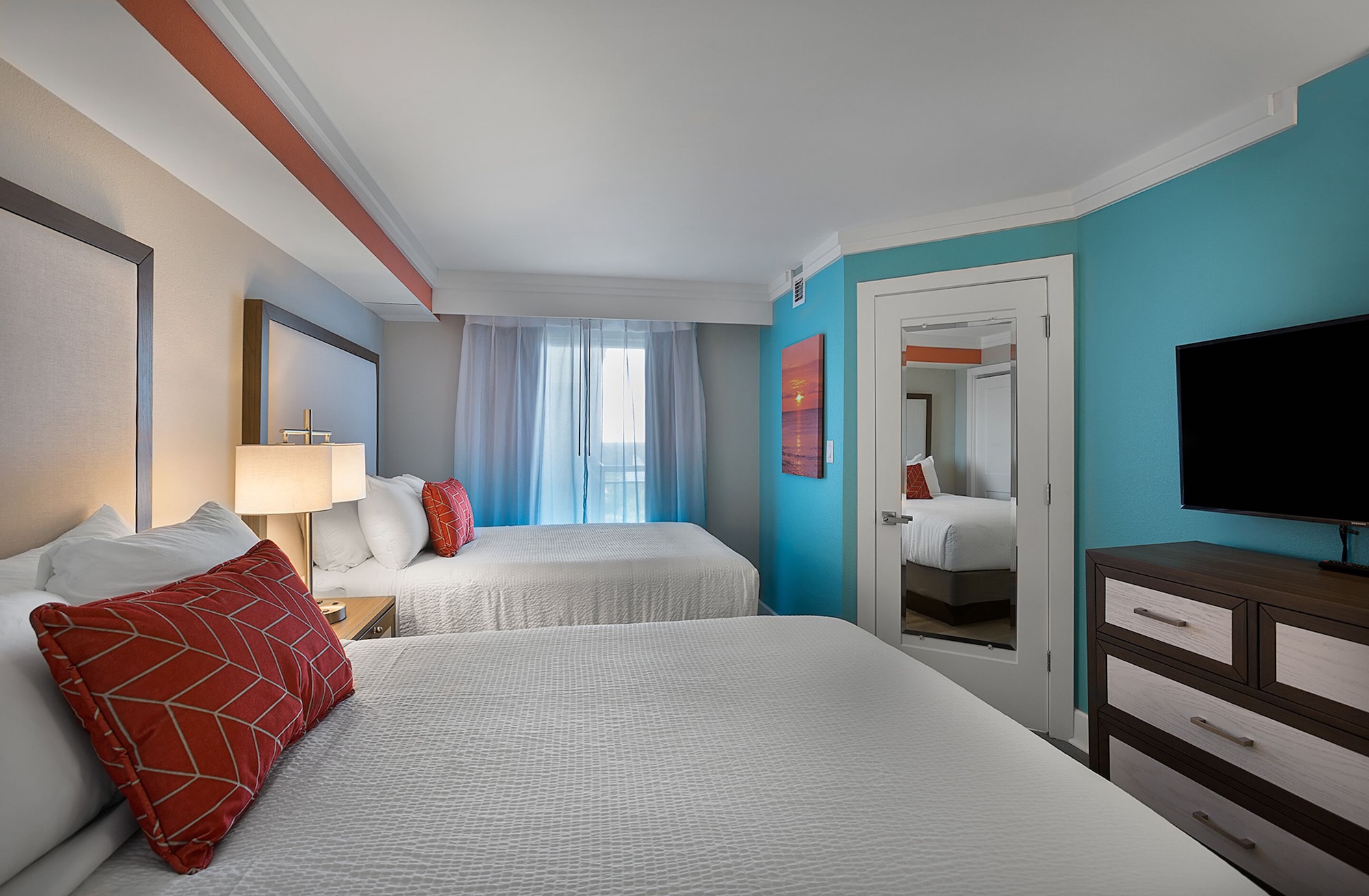 3 BEDROOMS, CONDO, PARTIAL VIEW