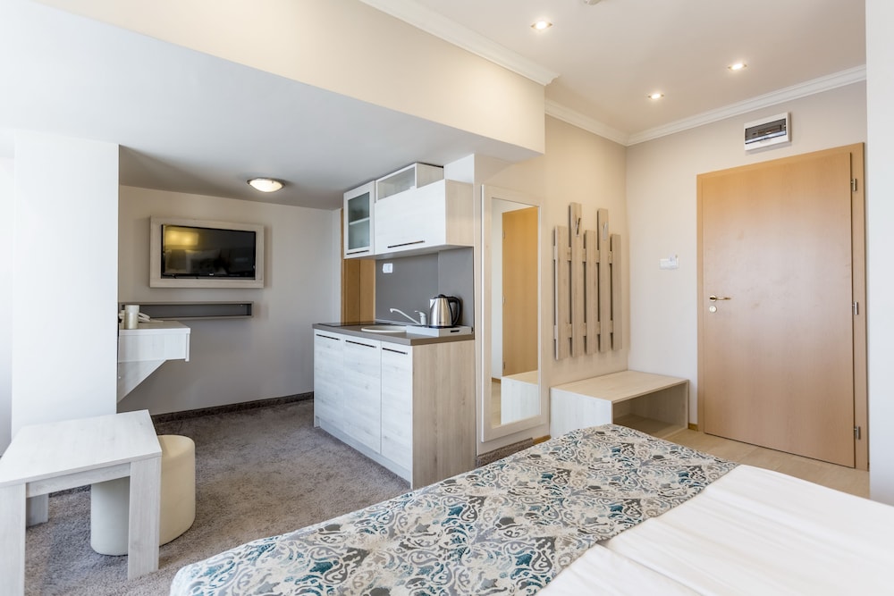Selena Beach Hotel 25/68