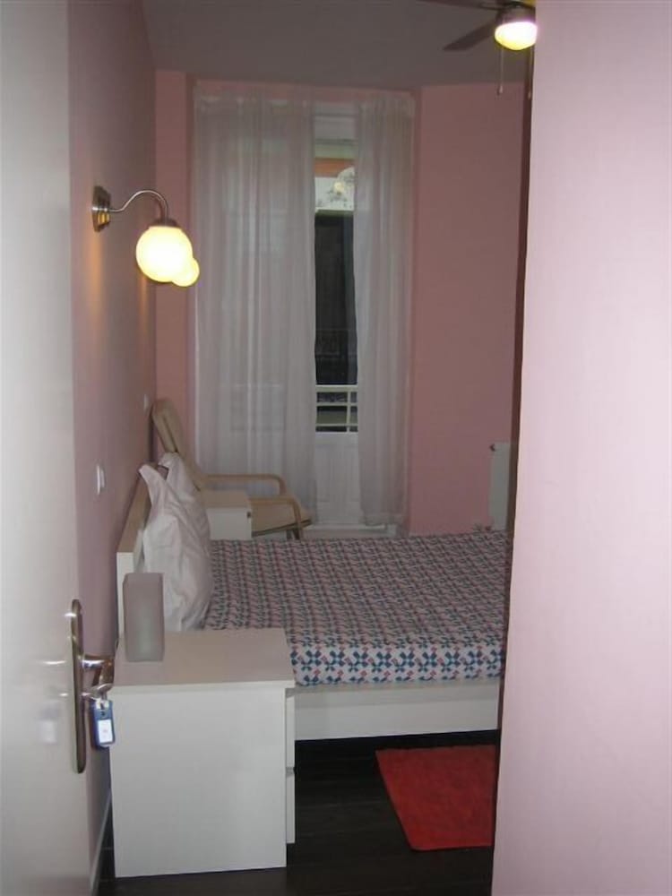 PIZARRO HOSTAL 32/50