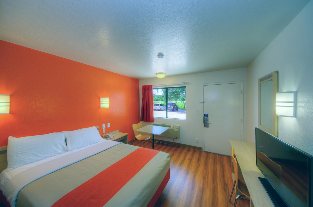 Motel6 Bradenton, FL 27/63