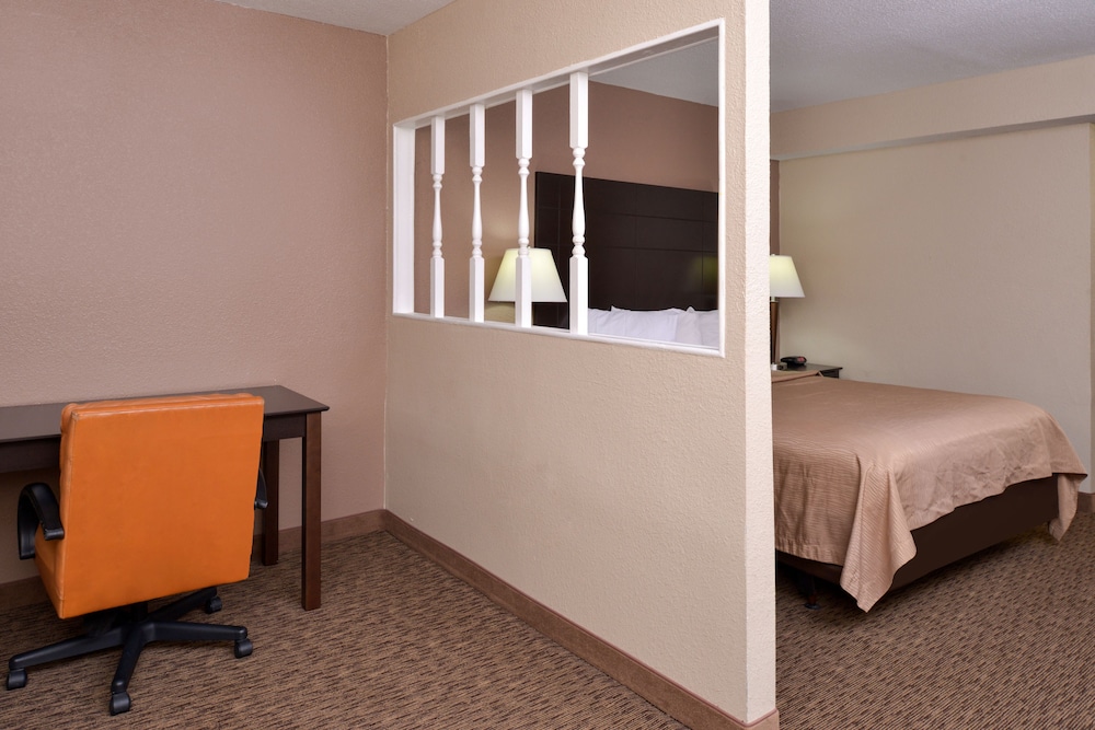Airport Inn Nederland Texas 24/59