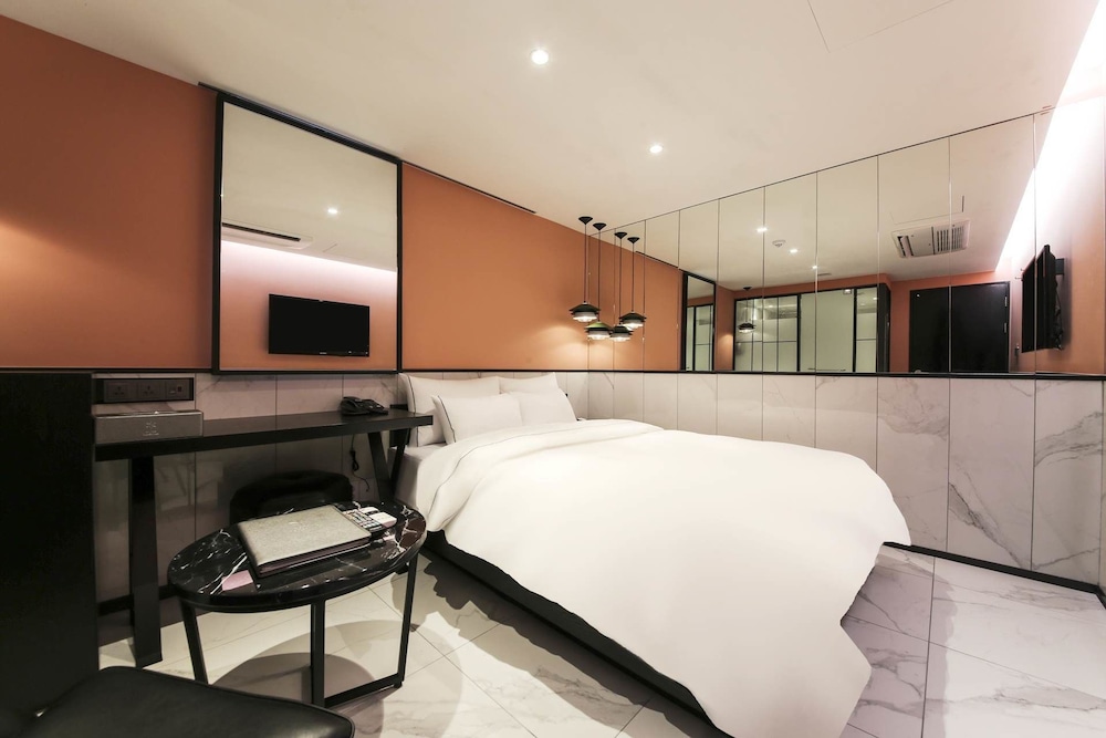 Hotel Forestar Sinchon 10/26