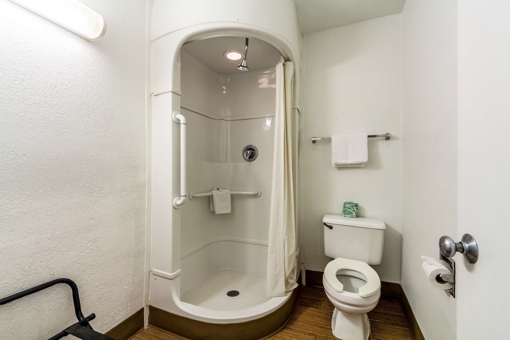 Motel6 Garland, TX - Dallas 43/44