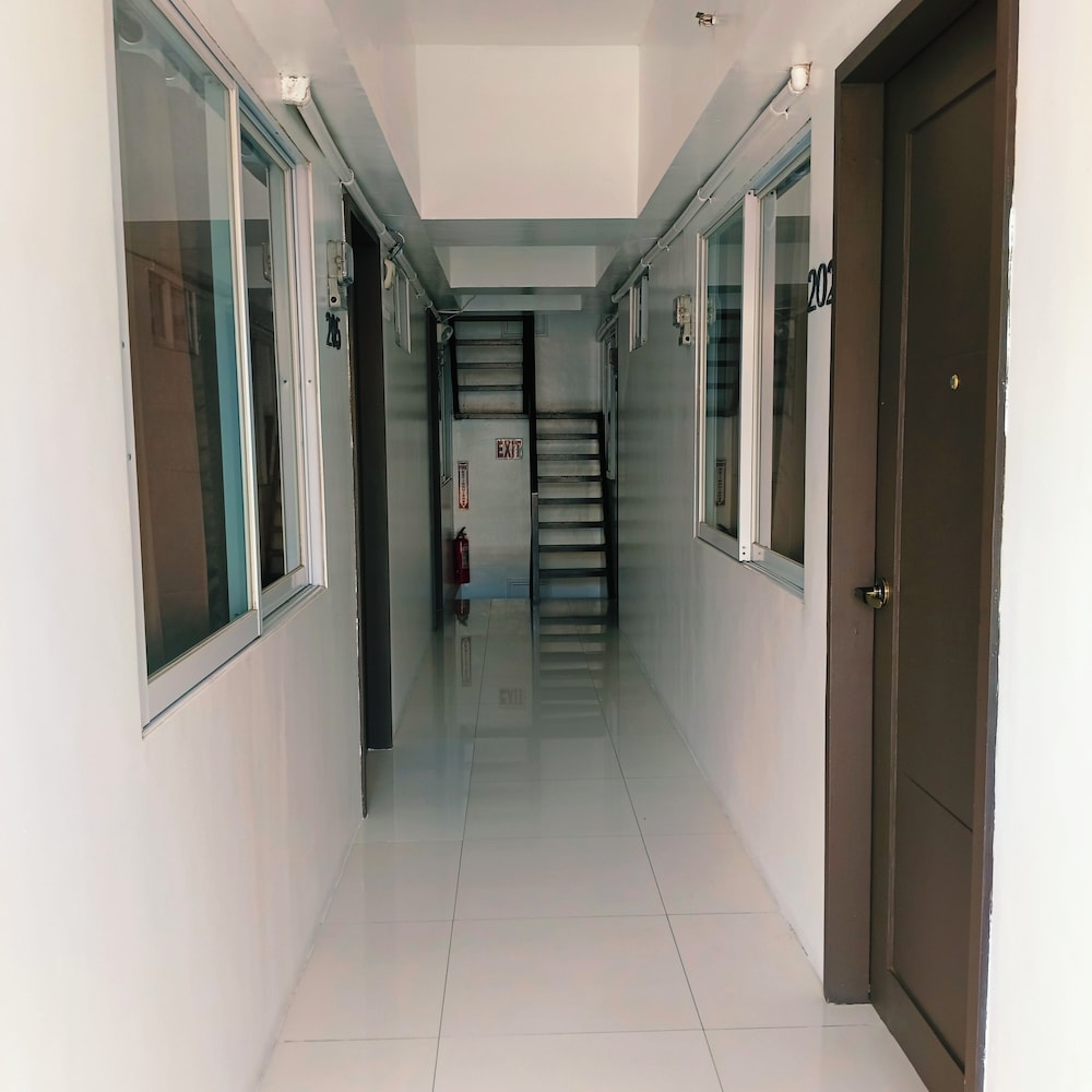 The Strand Suites And Dormitel 26/48