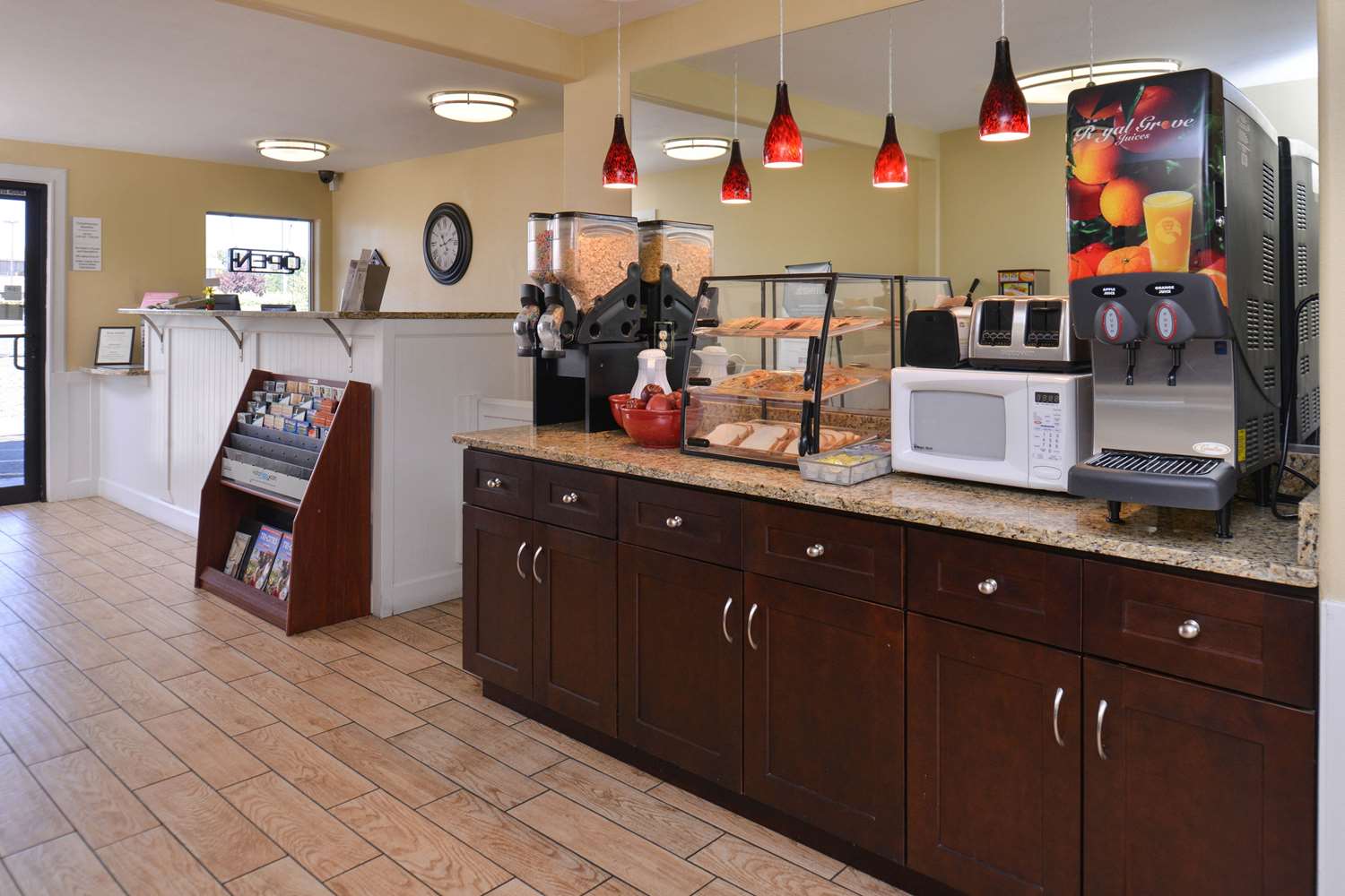 Econo Lodge Kennewick Tri-Cities 8/27