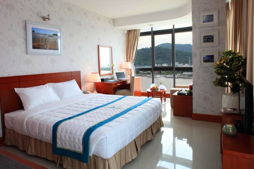 River Hotel 30/79