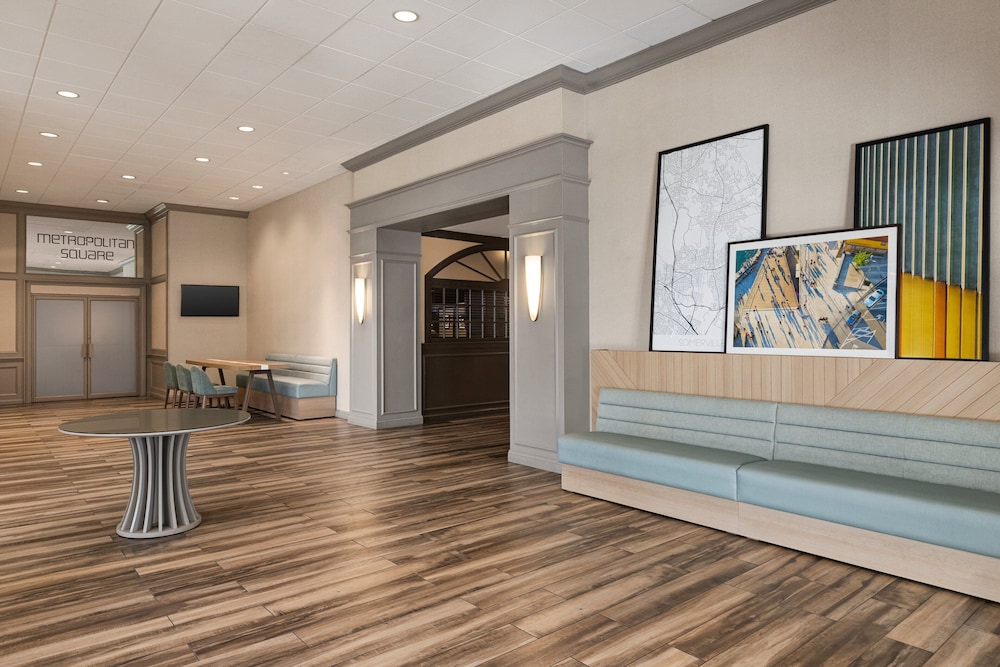 HOLIDAY INN BOSTON BUNKER HILL AREA 11/67