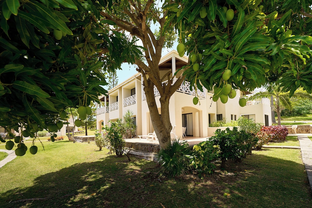 Mount Nevis Hotel and Beach Club 11/72