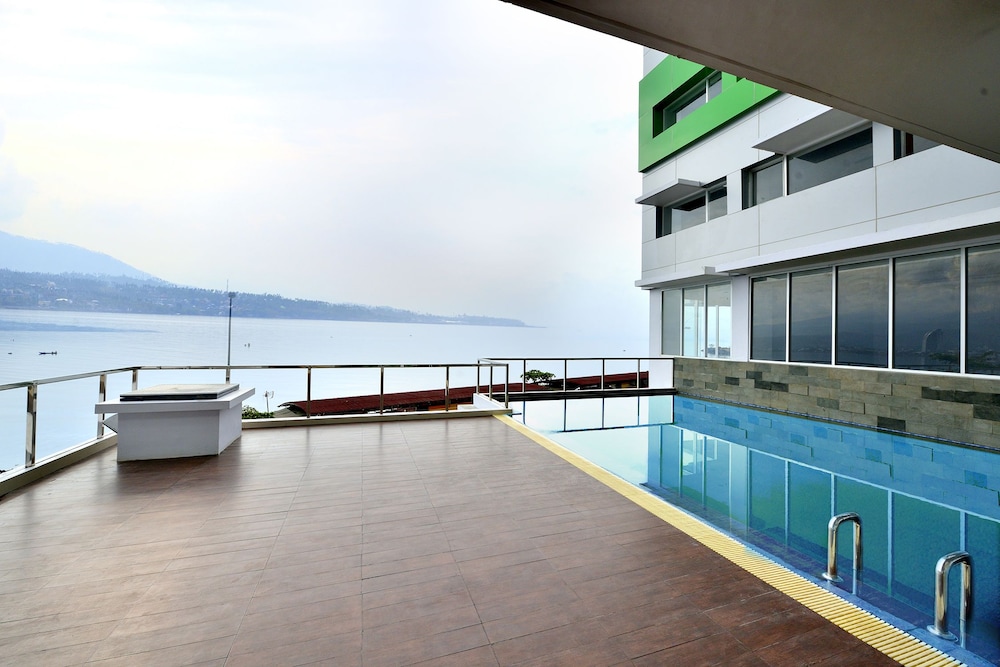Whiz Prime Hotel Megamas Manado 25/42
