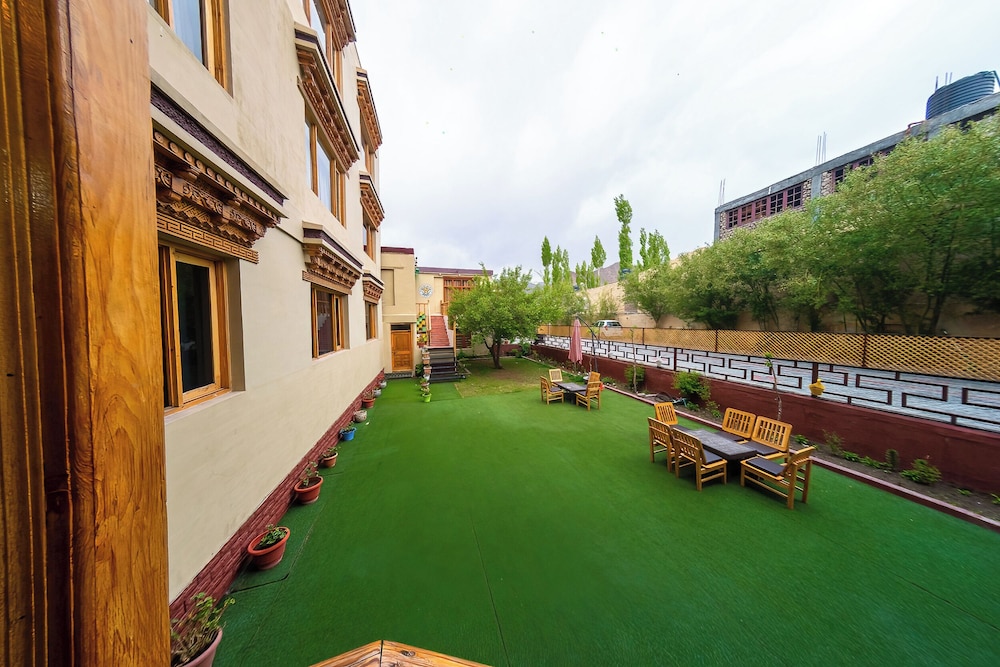 Hotel Ladakh Imperial 23/27