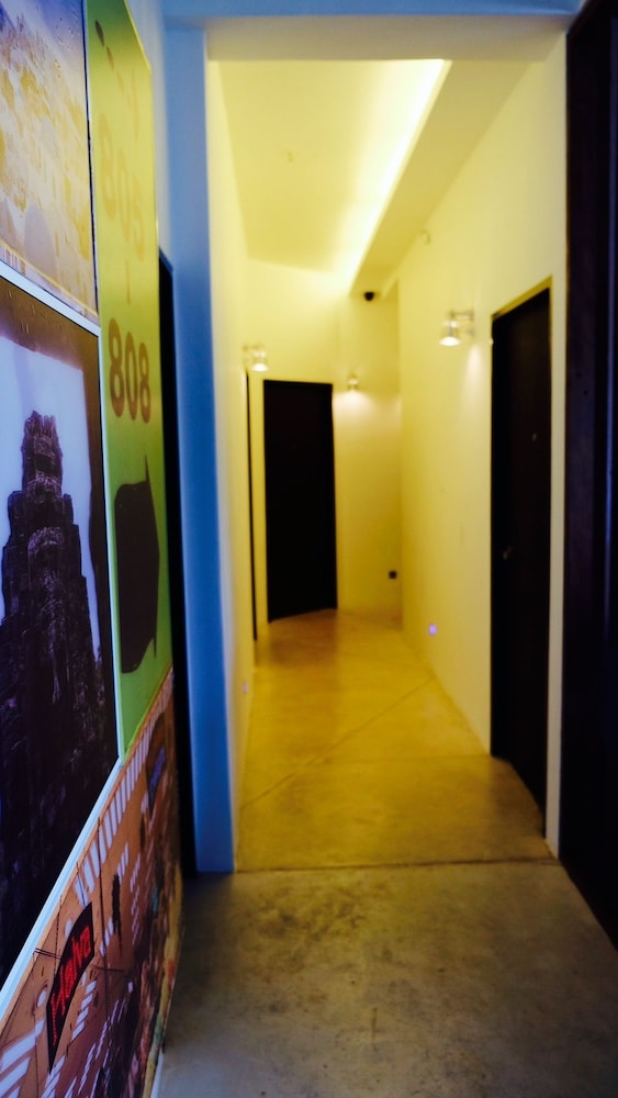 Roomies Suites 21/22
