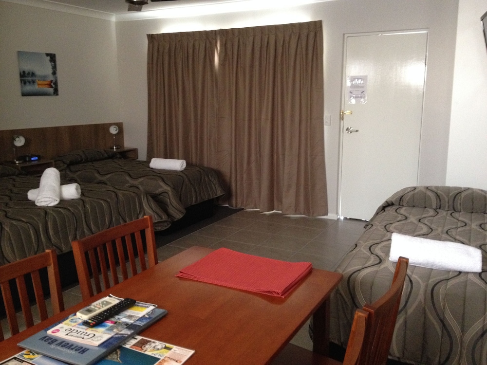 Main Street Motel 17/37