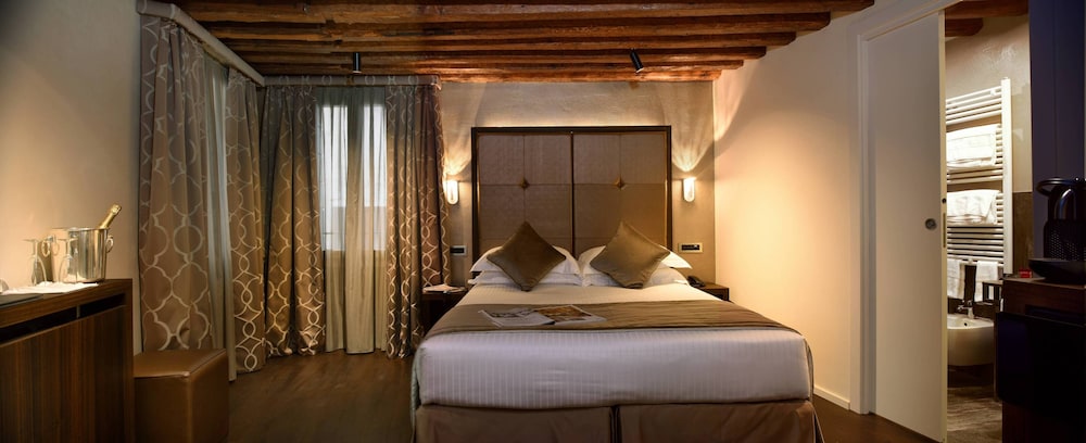 Rosa Salva Hotel 30/56