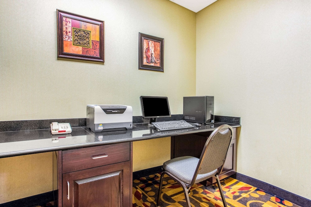 La Quinta Inn & Suites by Wyndham Ennis 41/50