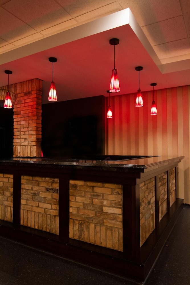 Park West Inn 6/42