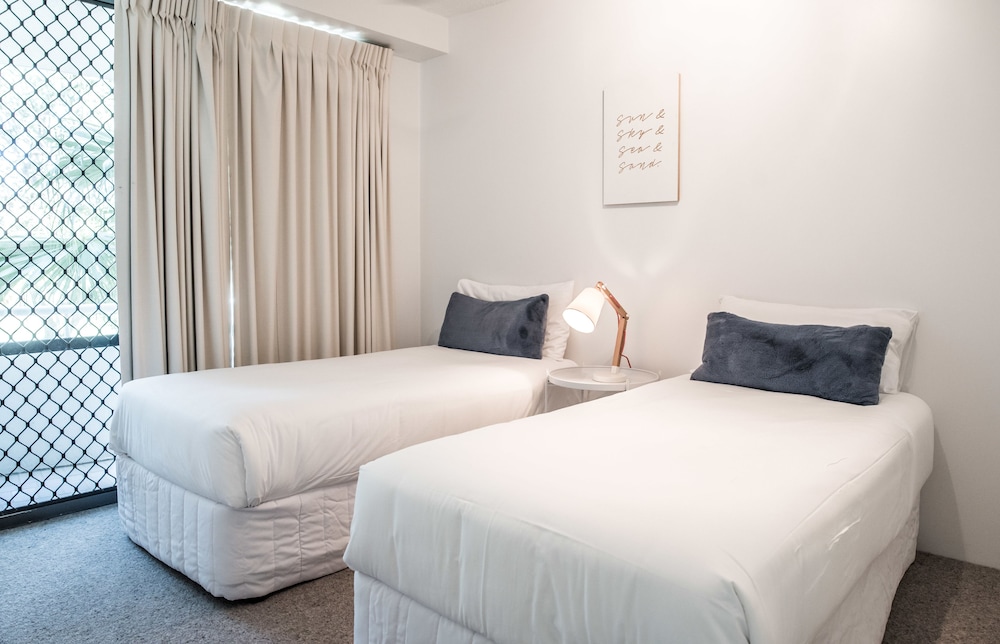 2 BEDROOMS, APARTMENT, GARDEN SIDE